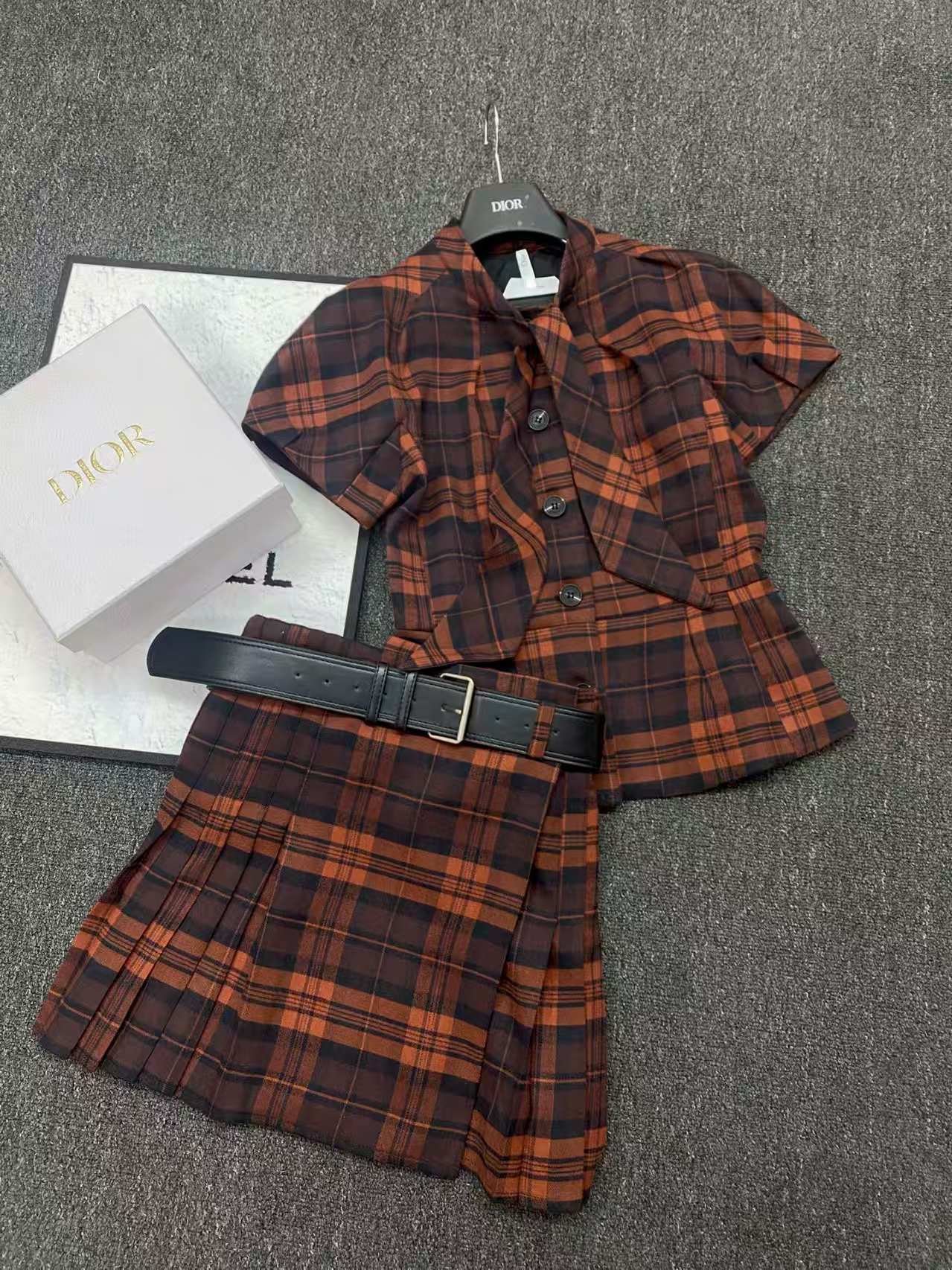 Tie lantern short sleeved waist cinching suit+waist belt pleated skirt