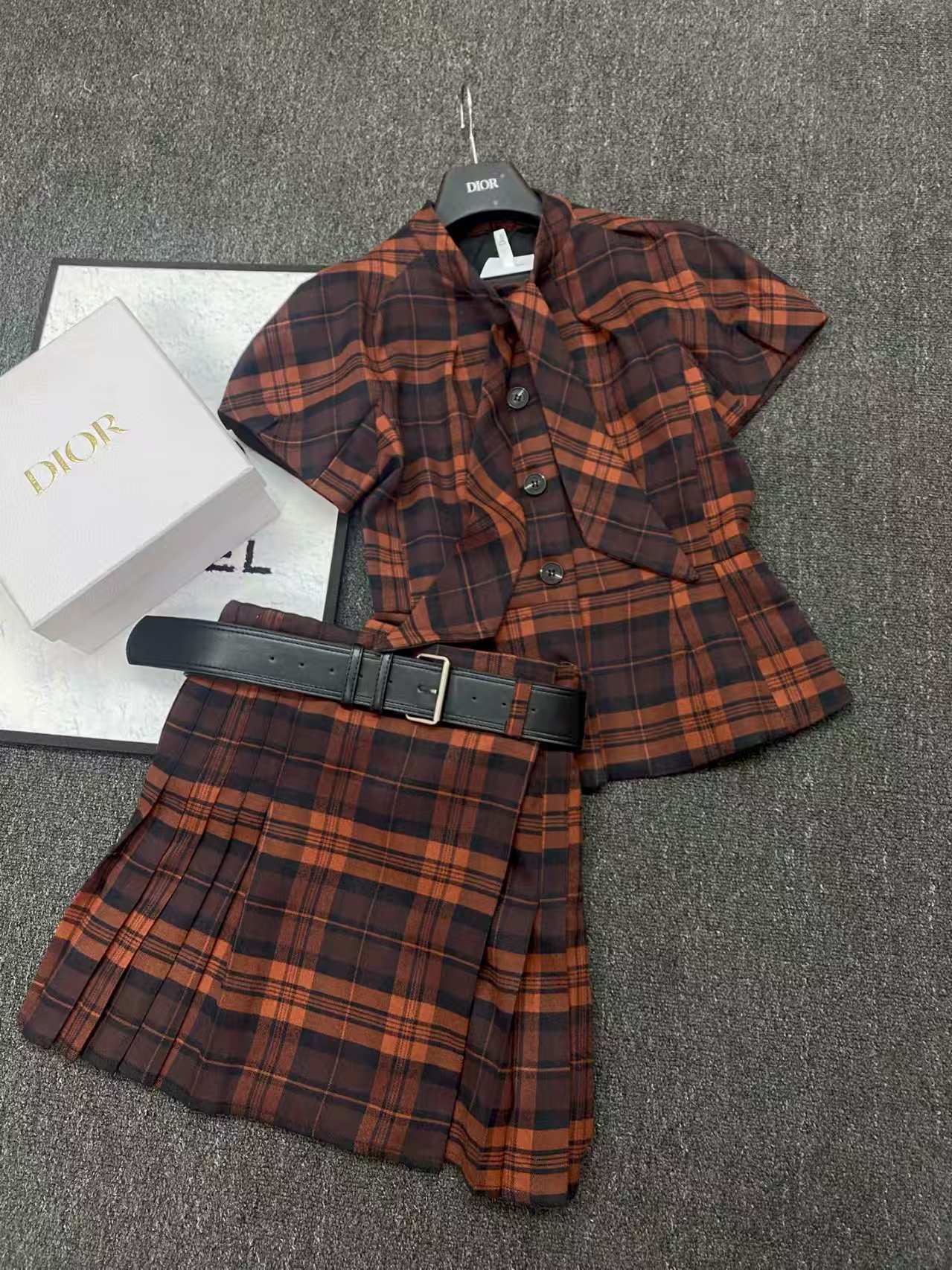 Tie lantern short sleeved waist cinching suit+waist belt pleated skirt