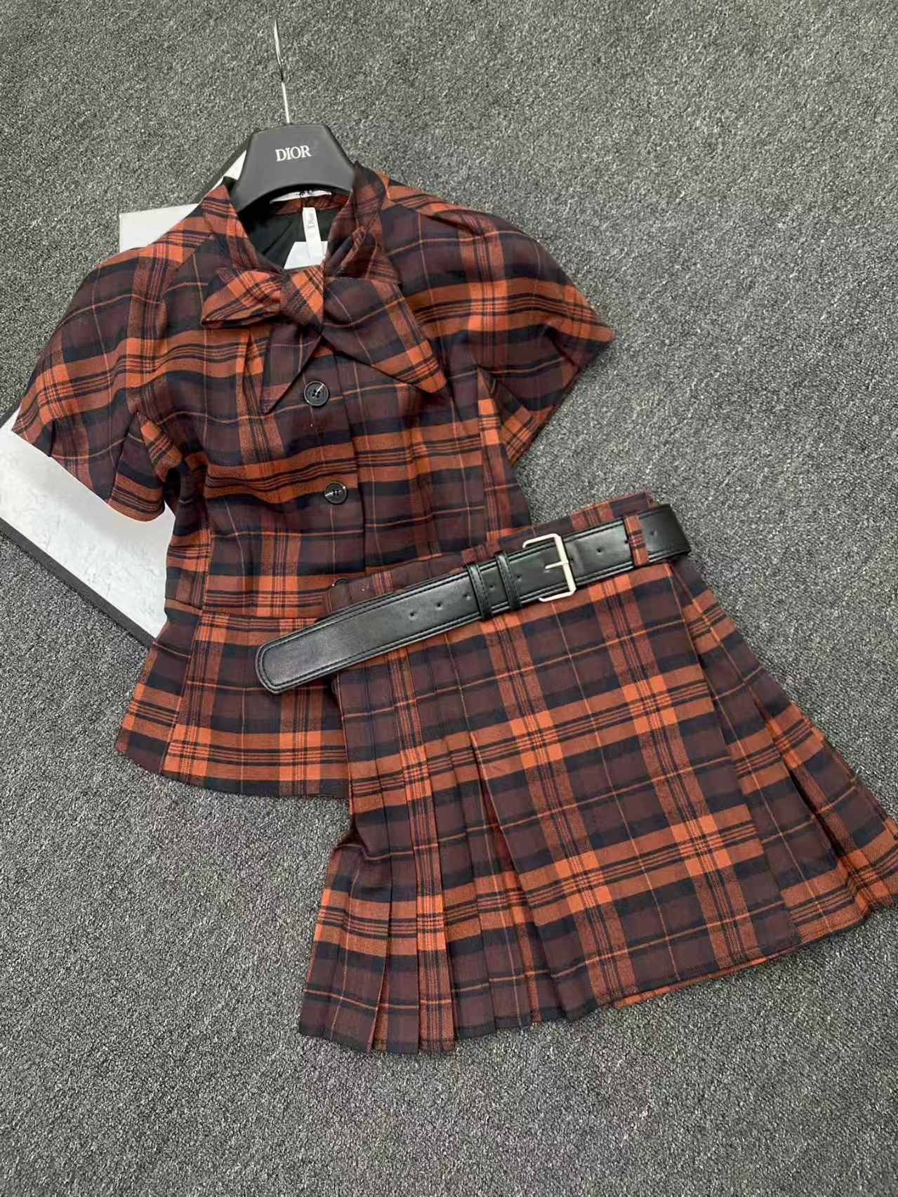 Tie lantern short sleeved waist cinching suit+waist belt pleated skirt