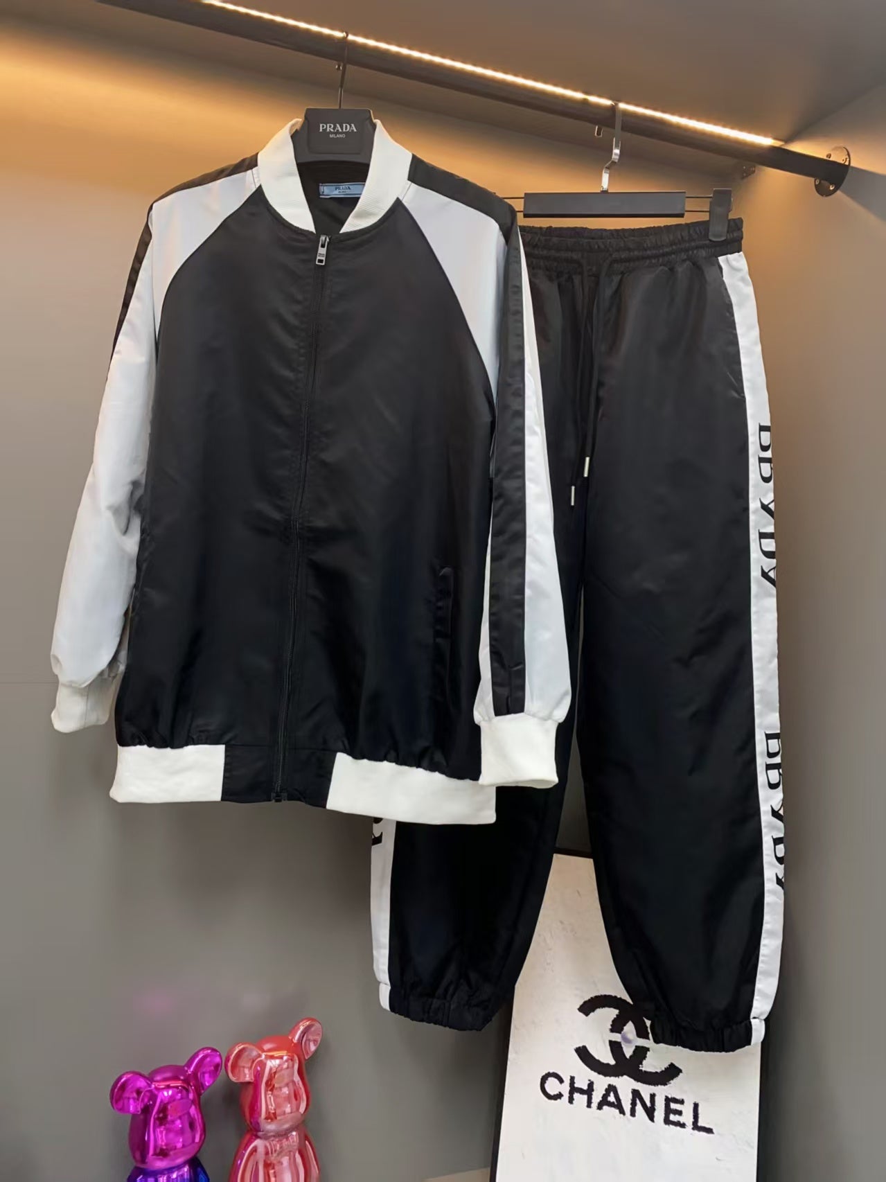 New sports suit