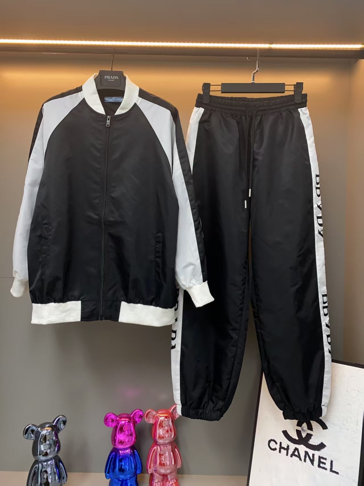 New sports suit