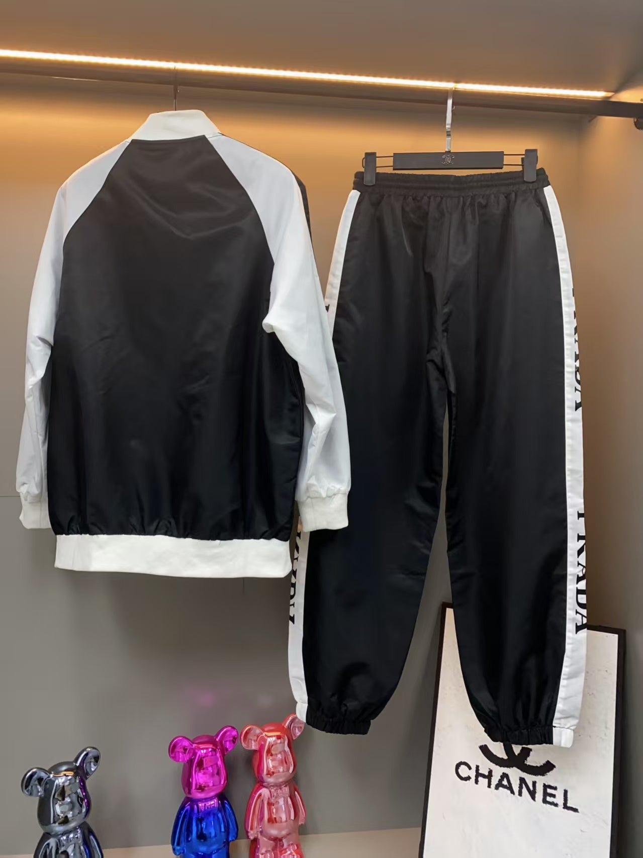 New sports suit
