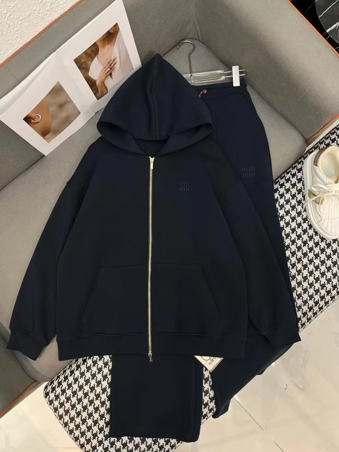 Hooded zipper set