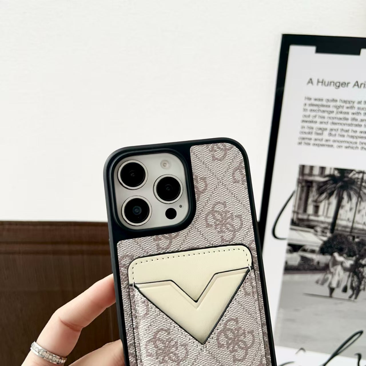 V-shaped card holder phone case