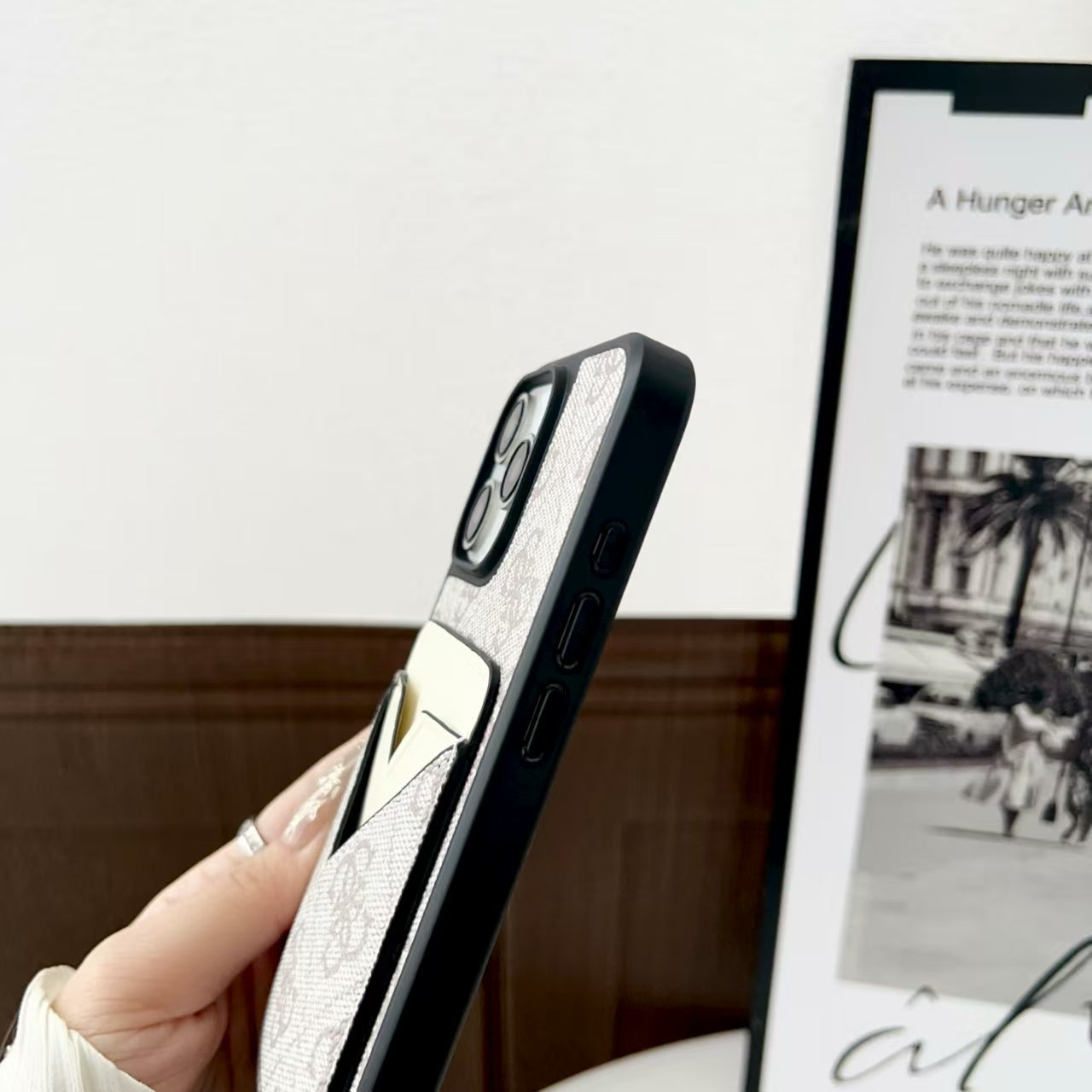 V-shaped card holder phone case
