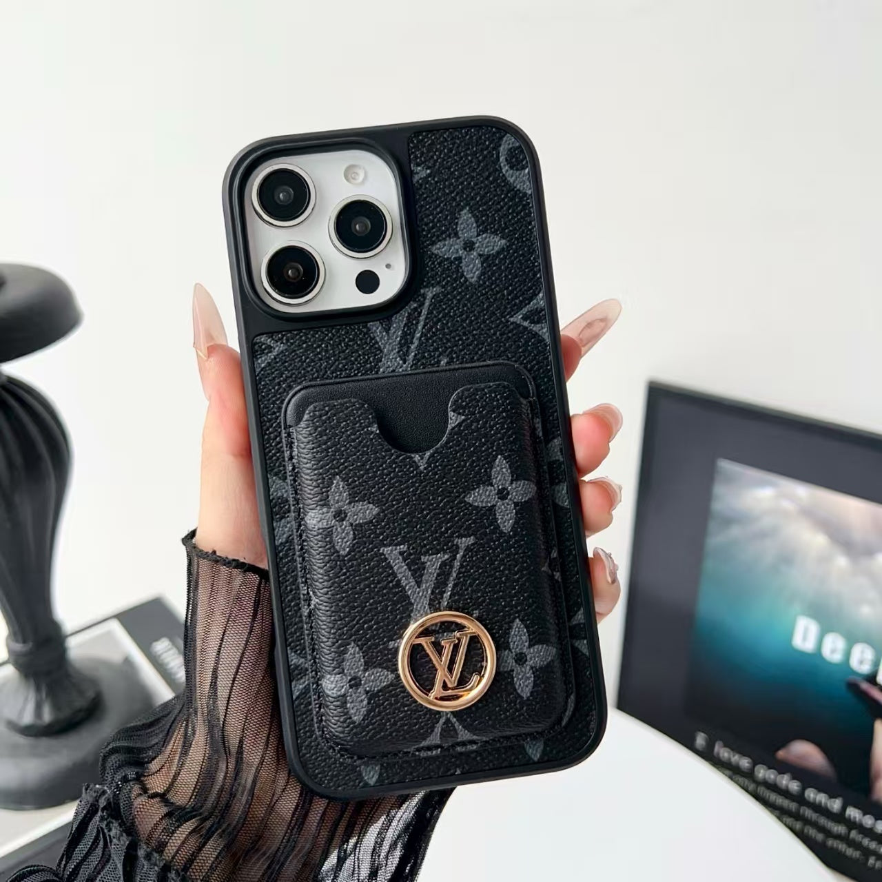 Carbon fiber patterned leather phone case