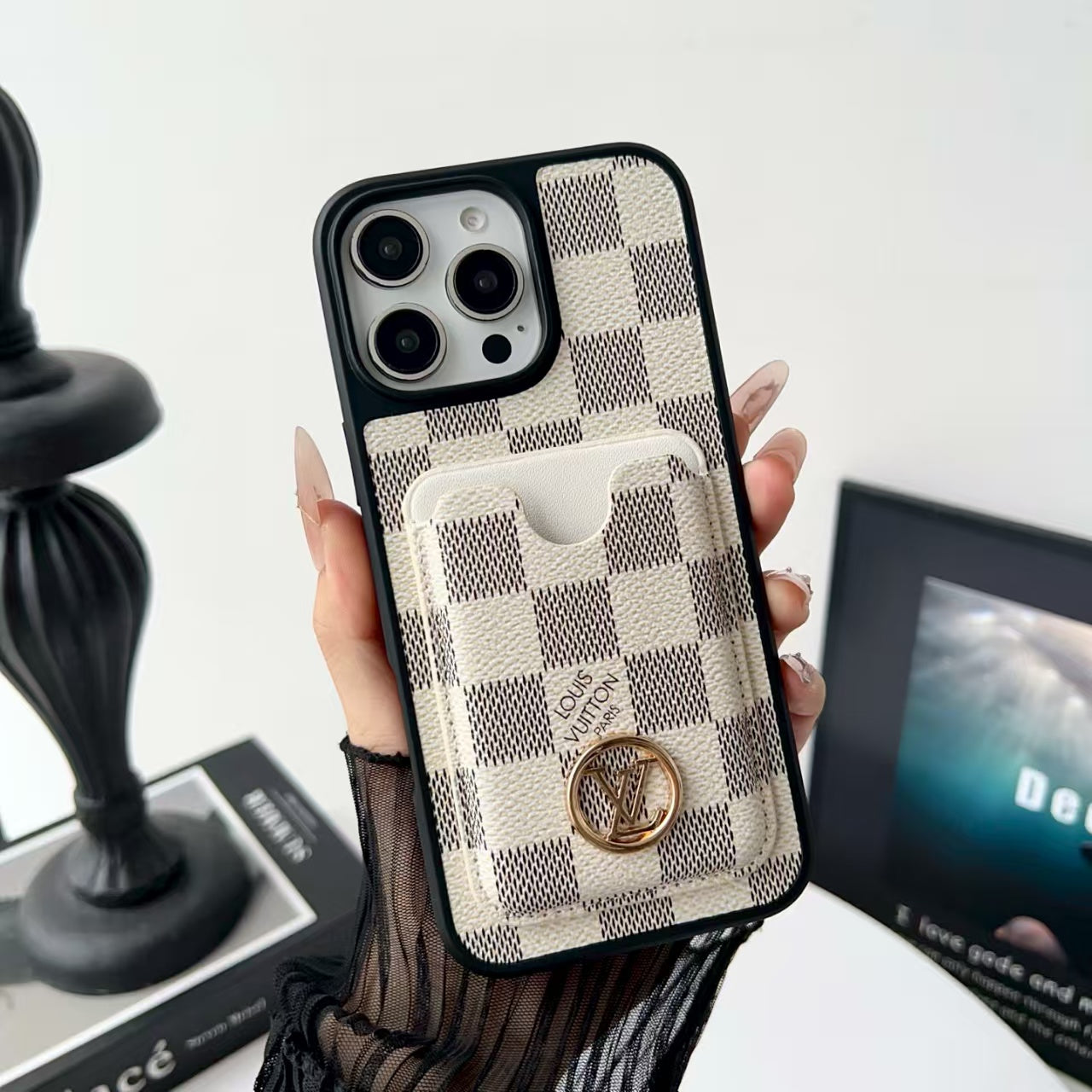 Carbon fiber patterned leather phone case