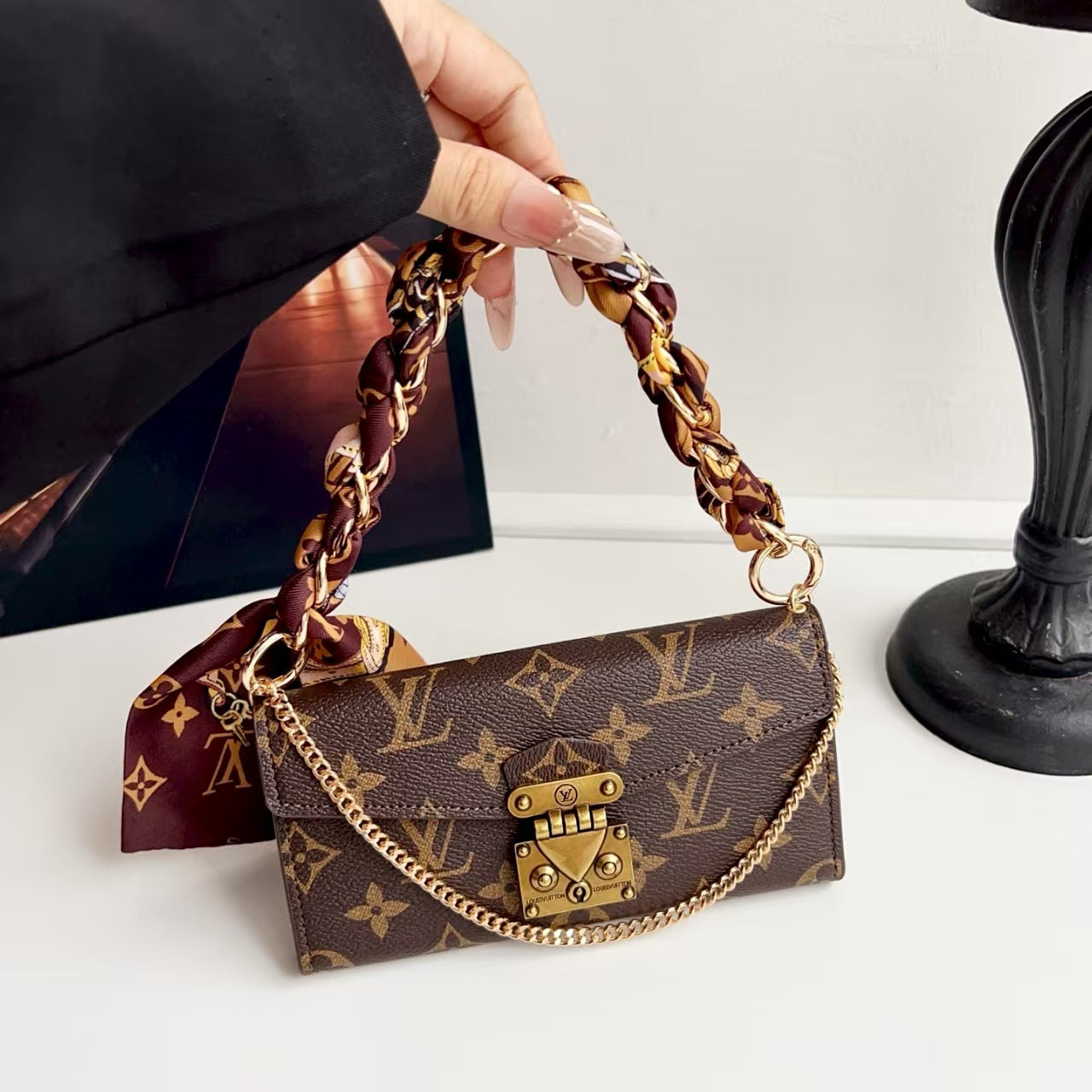 Postman leather case+special silk scarf chain phone case
