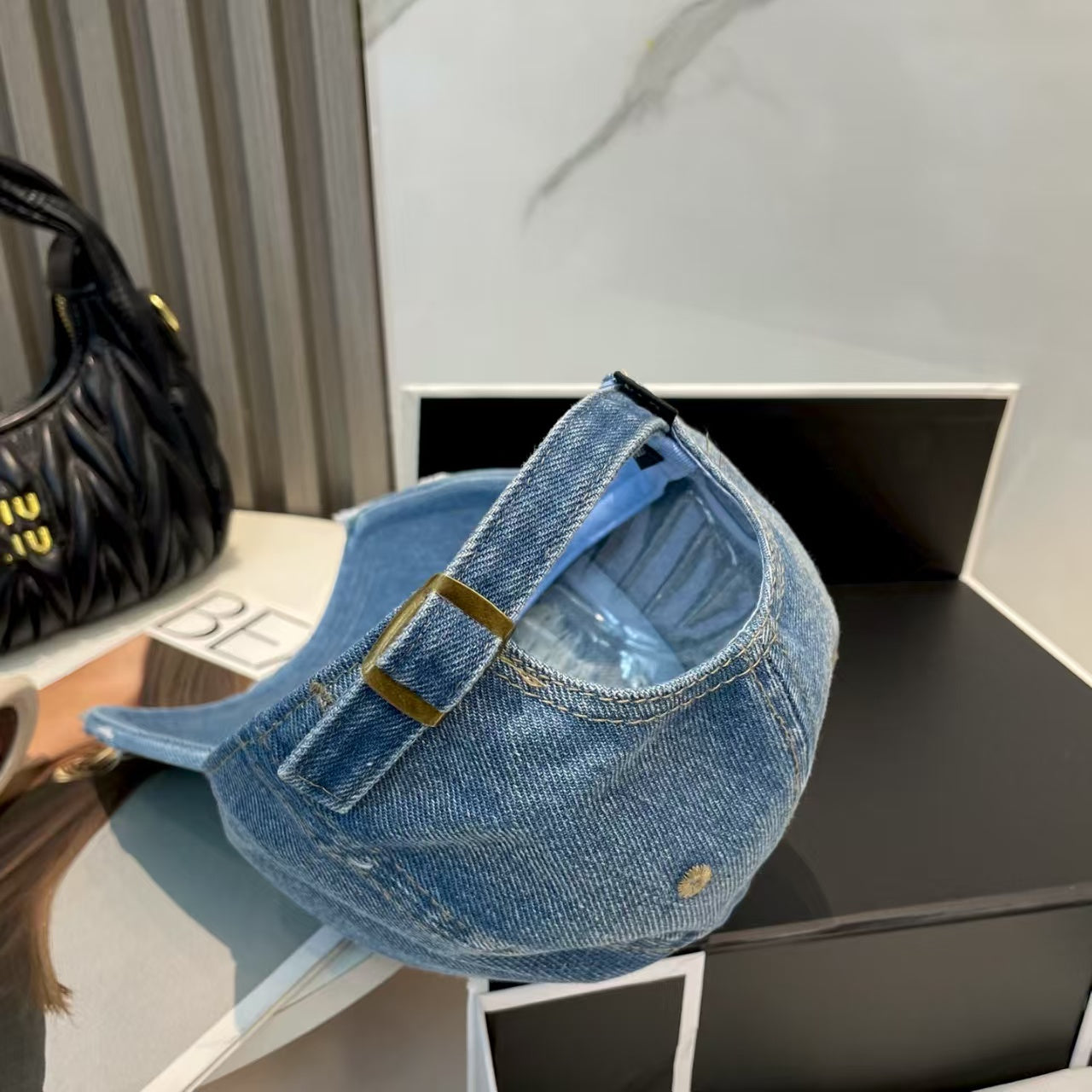 New hole breaking baseball cap
