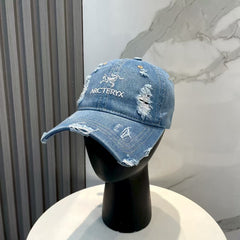 New hole breaking baseball cap