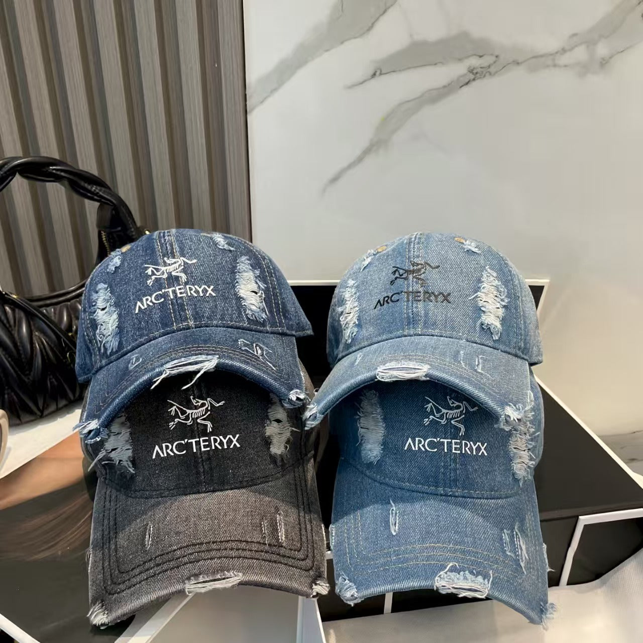 New hole breaking baseball cap