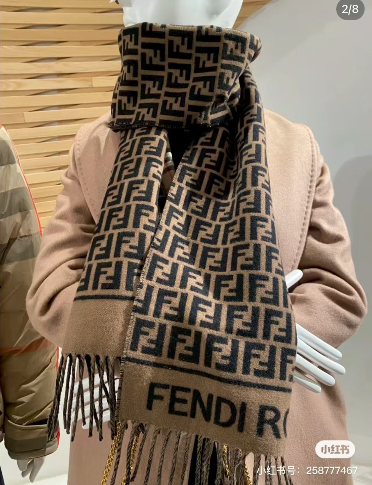 Letter scarf scarf