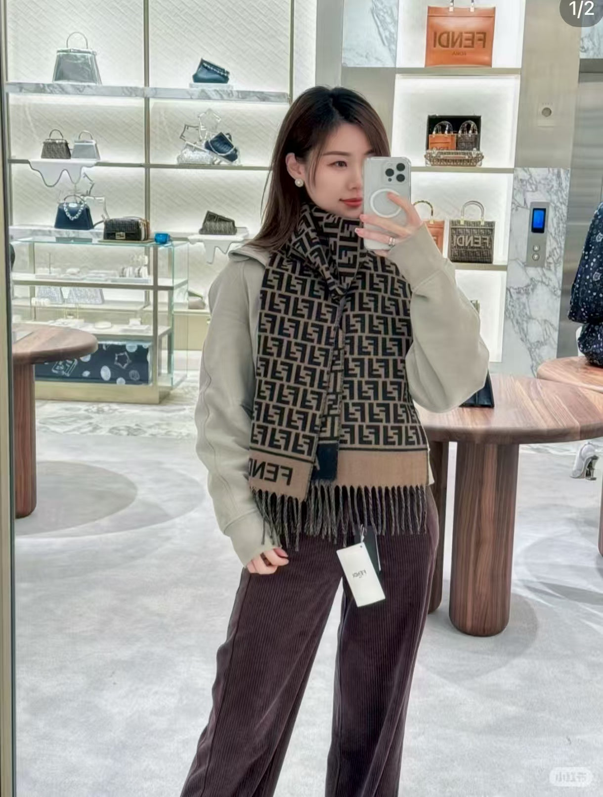 Letter scarf scarf