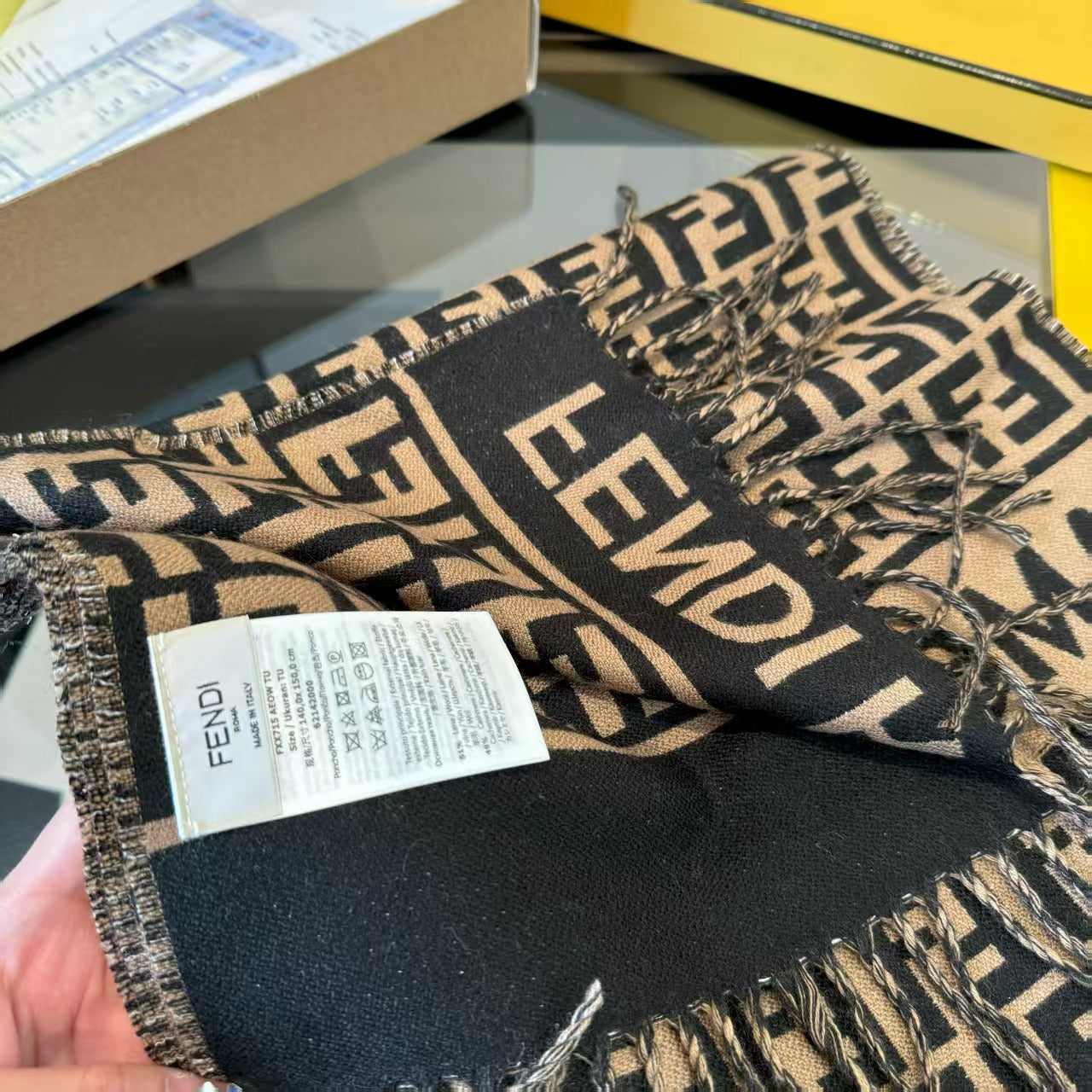 Letter scarf scarf