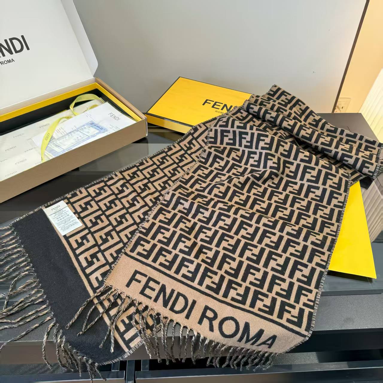 Letter scarf scarf