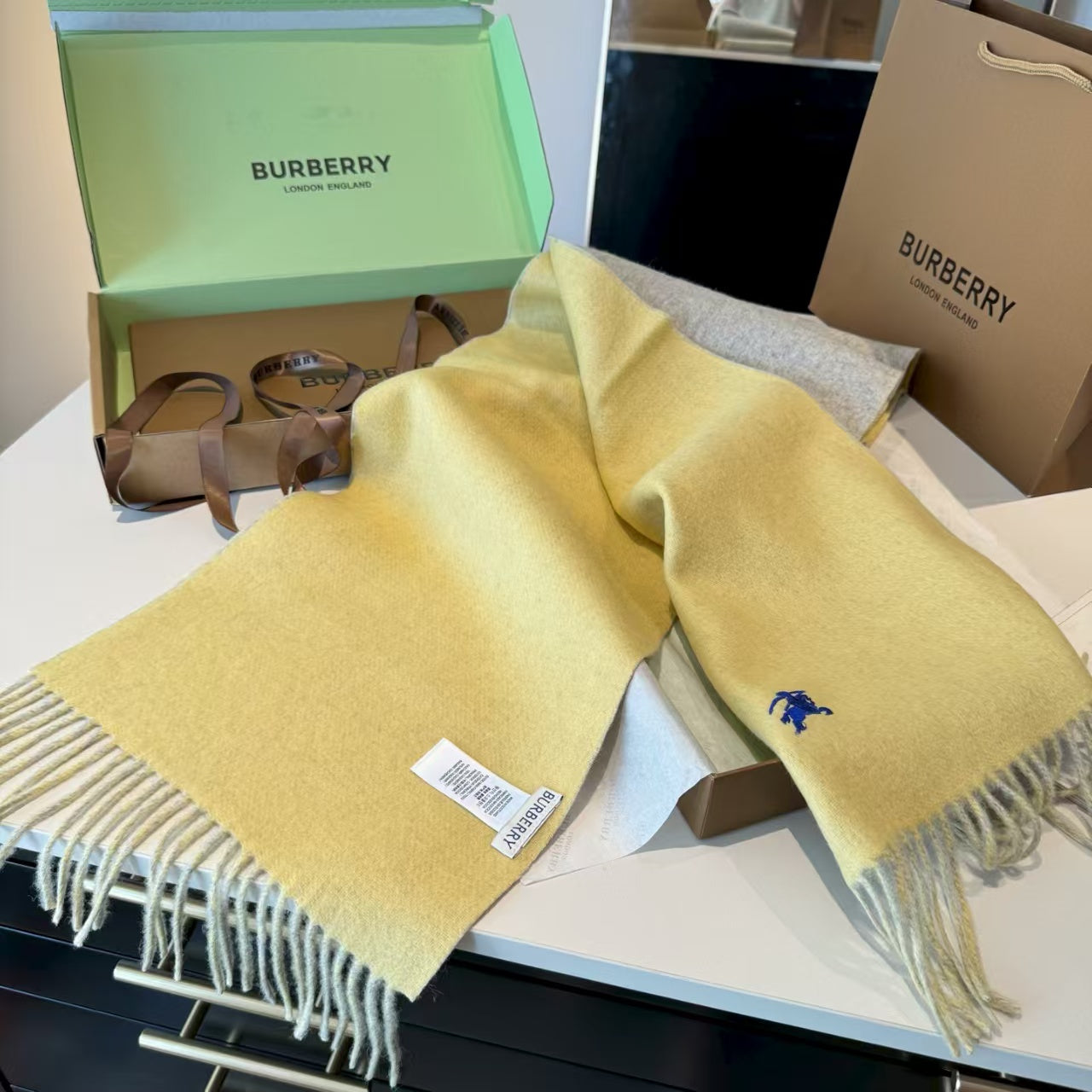 Double sided scarf