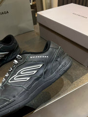 Autumn and winter sports shoes