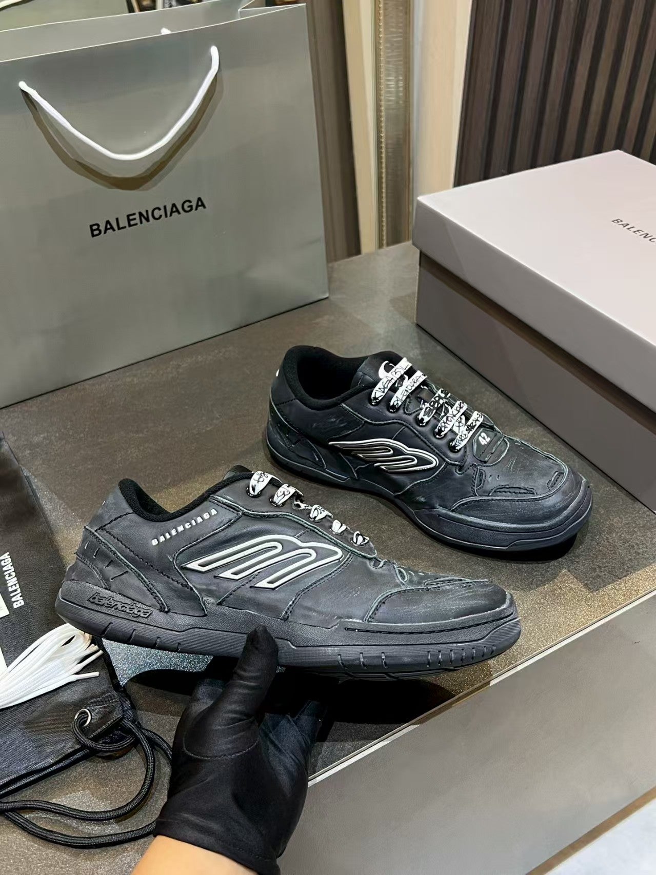 Autumn and winter sports shoes