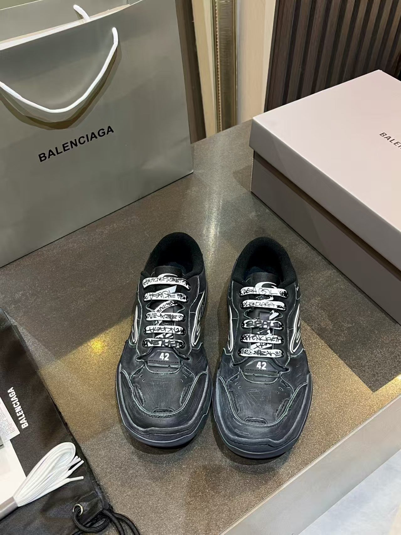Autumn and winter sports shoes