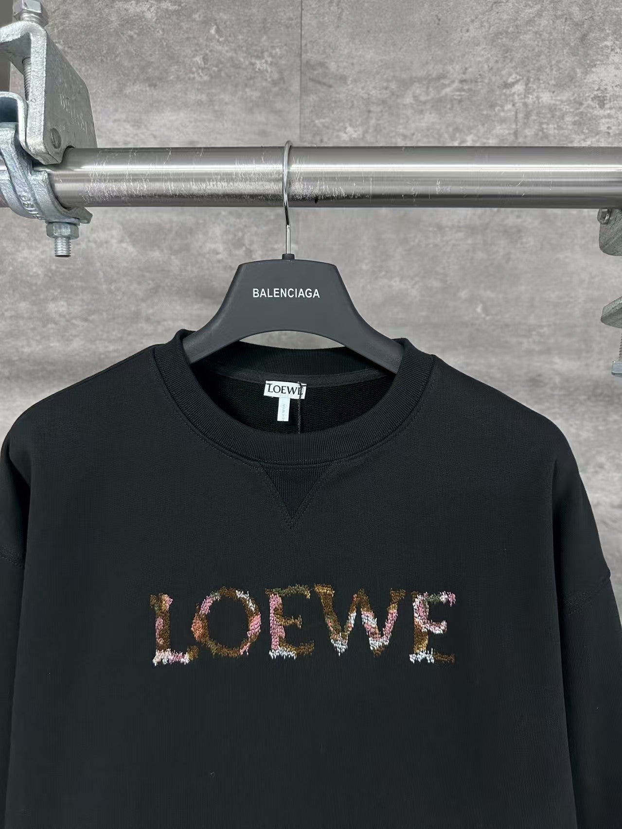 Gradient letter embroidered round neck hoodie