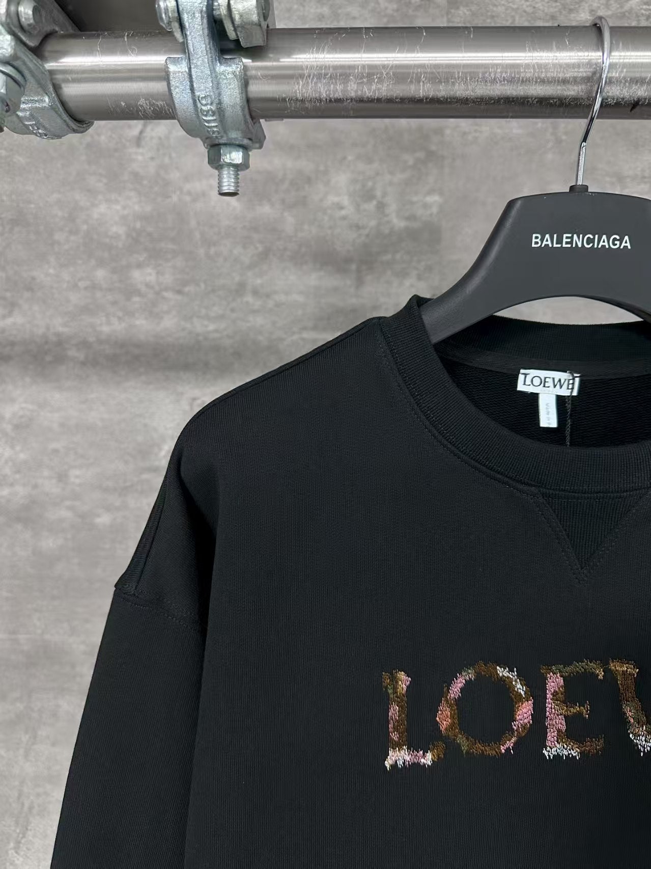 Gradient letter embroidered round neck hoodie