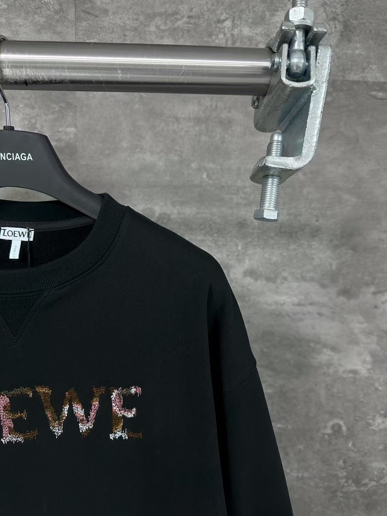 Gradient letter embroidered round neck hoodie