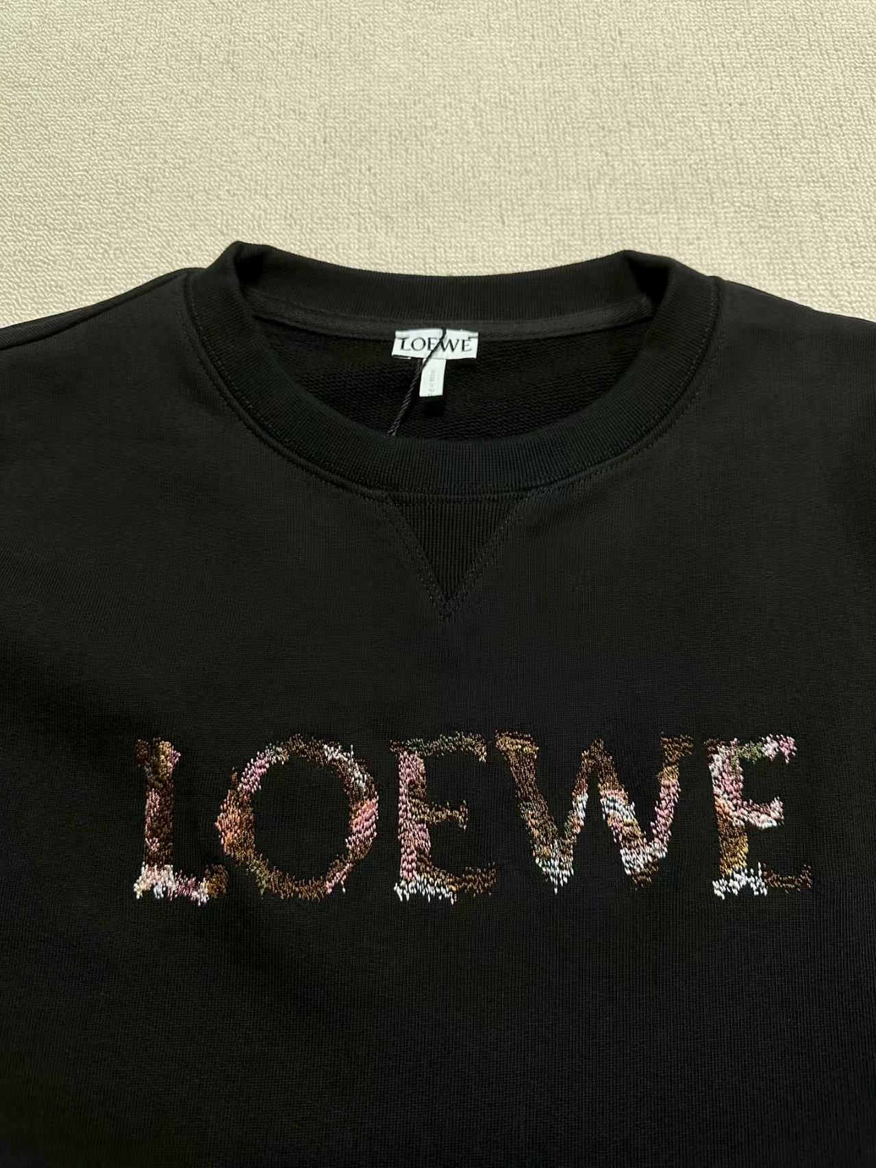 Gradient letter embroidered round neck hoodie