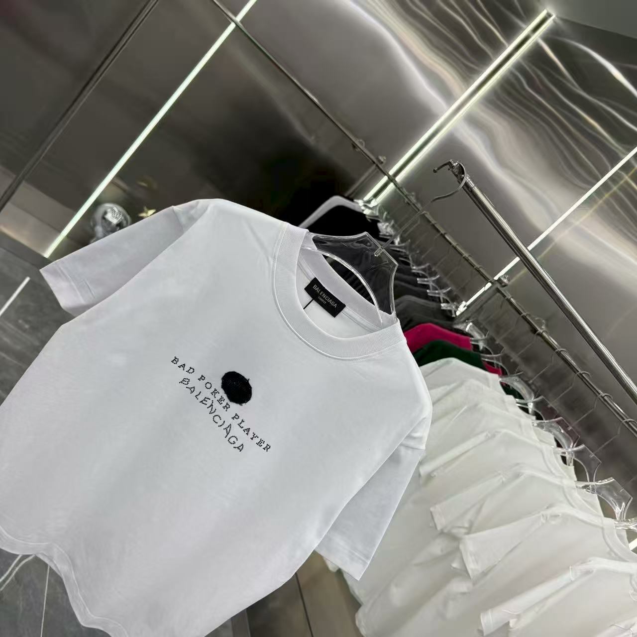 New round neck short sleeved shirt