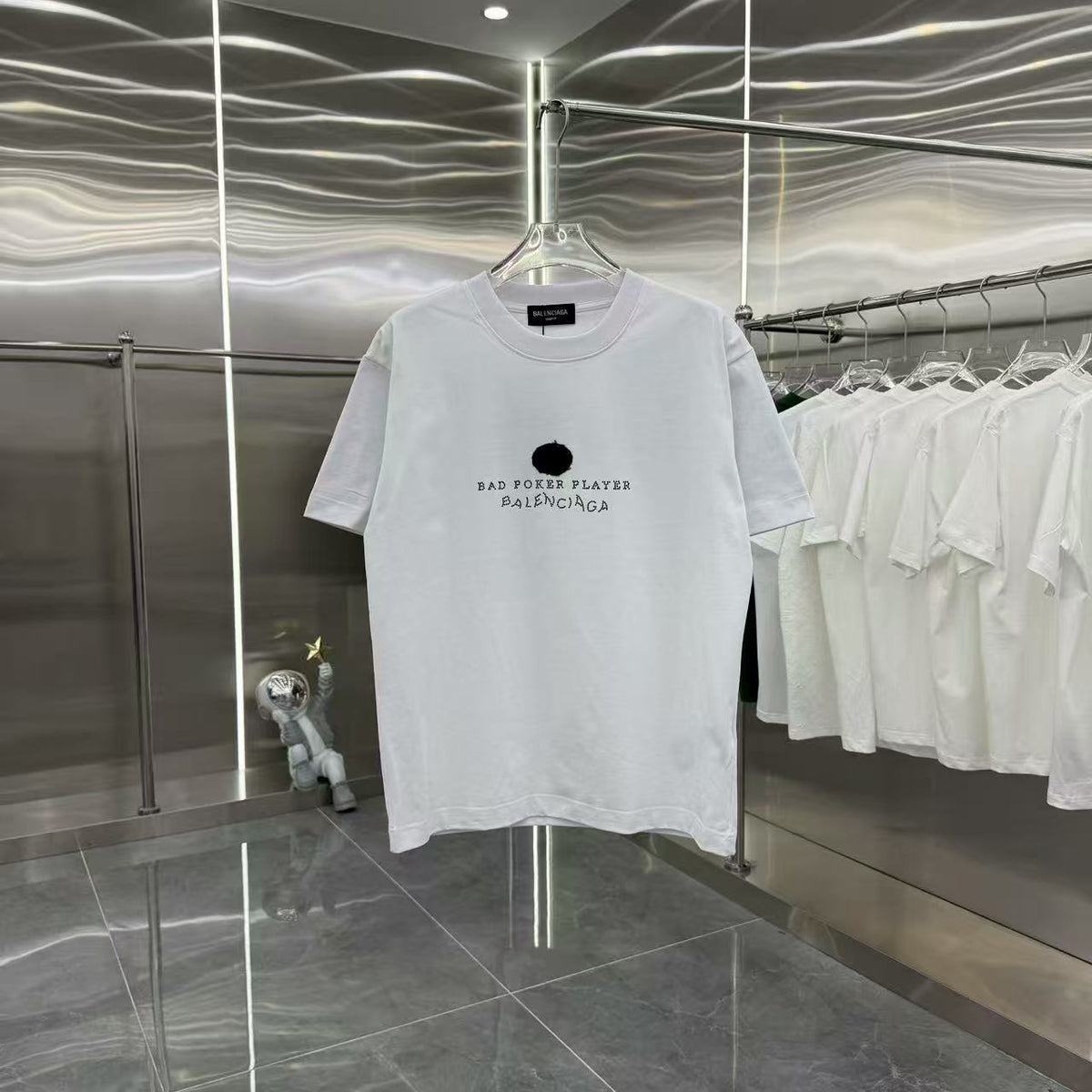 New round neck short sleeved shirt