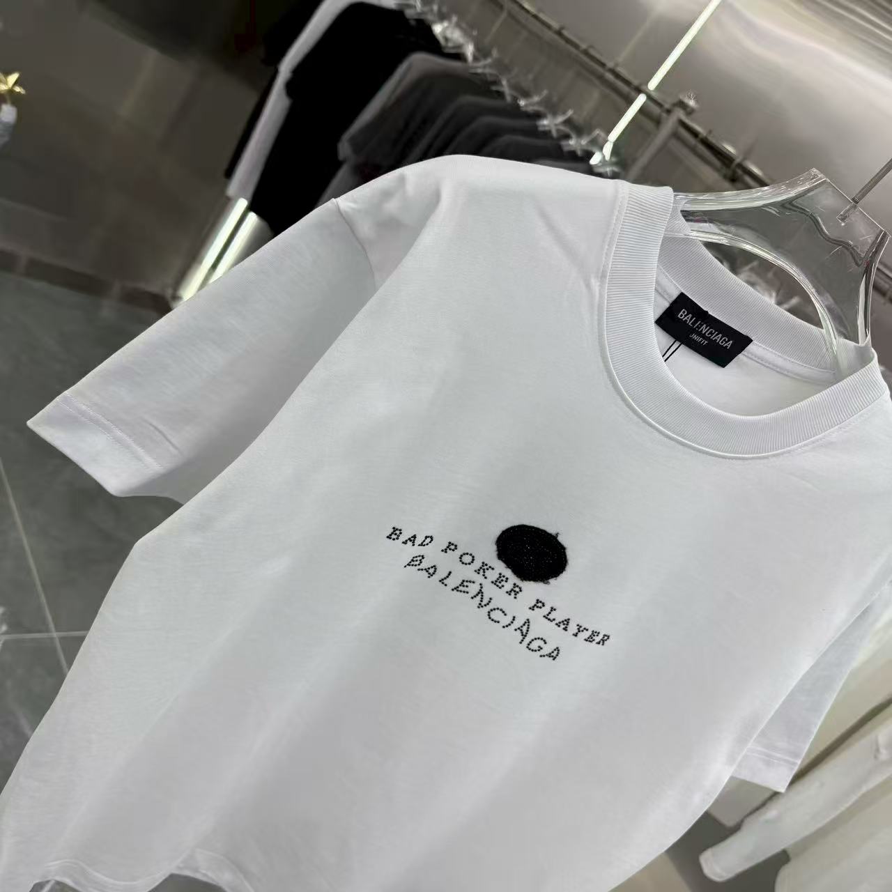 New round neck short sleeved shirt