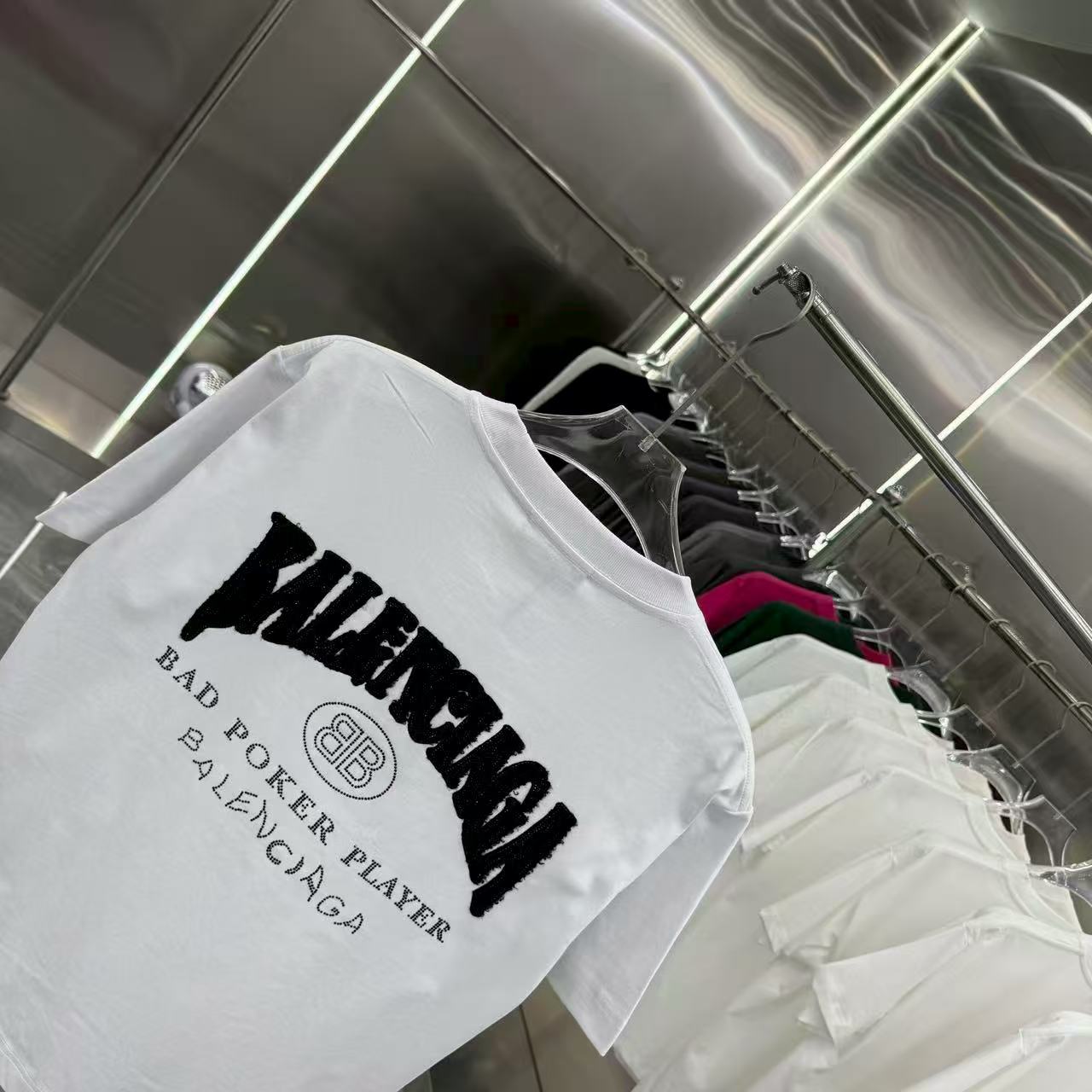 New round neck short sleeved shirt