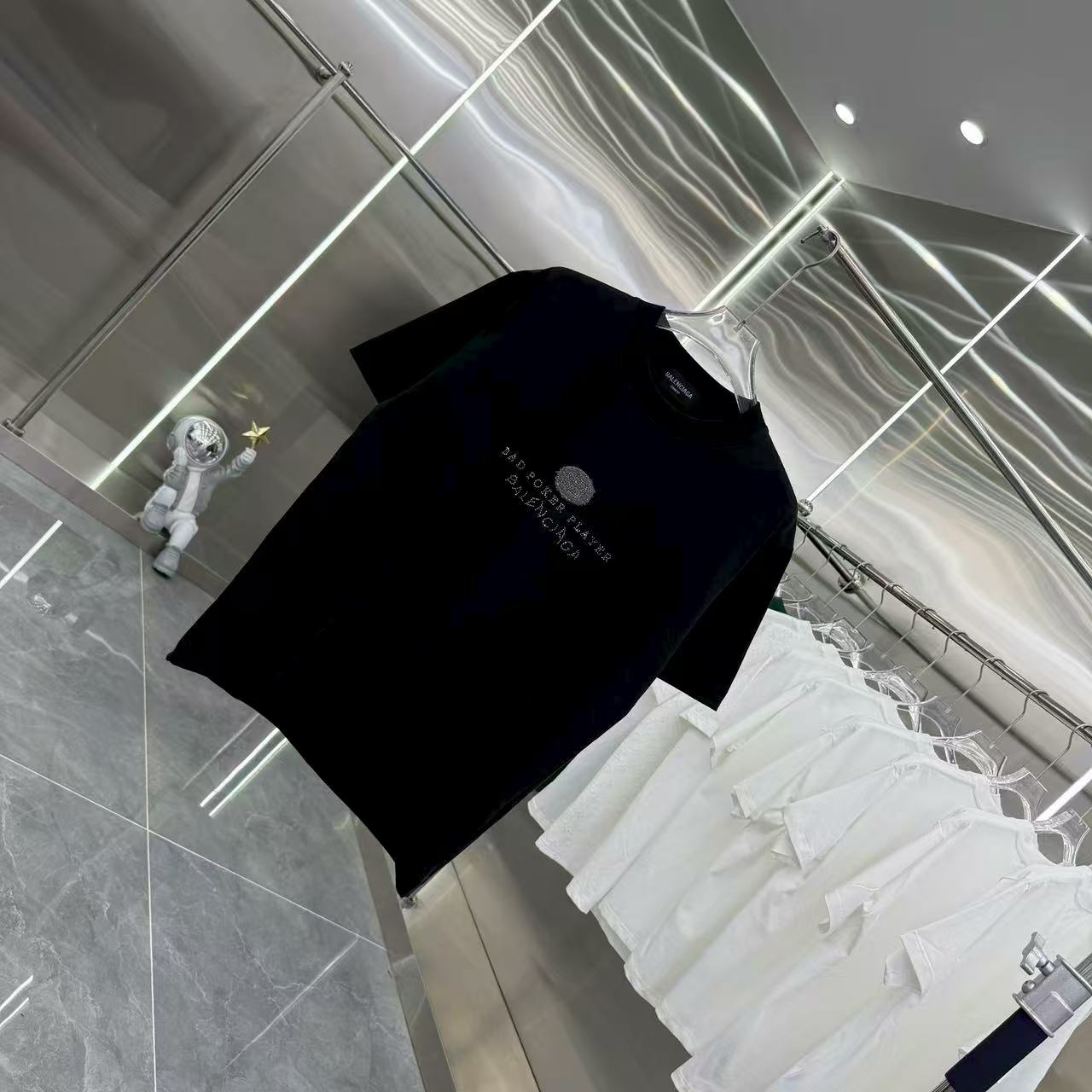 New round neck short sleeved shirt