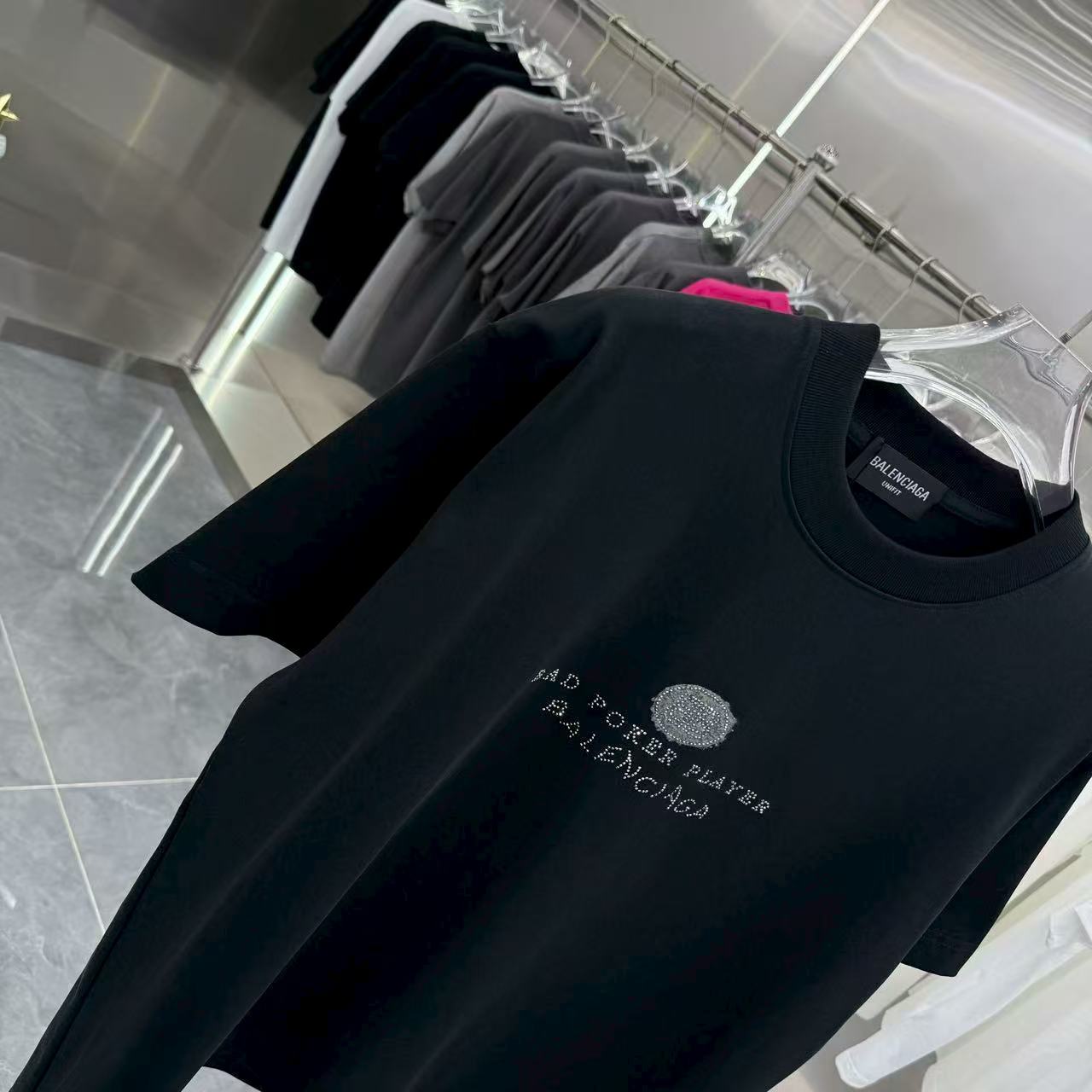 New round neck short sleeved shirt