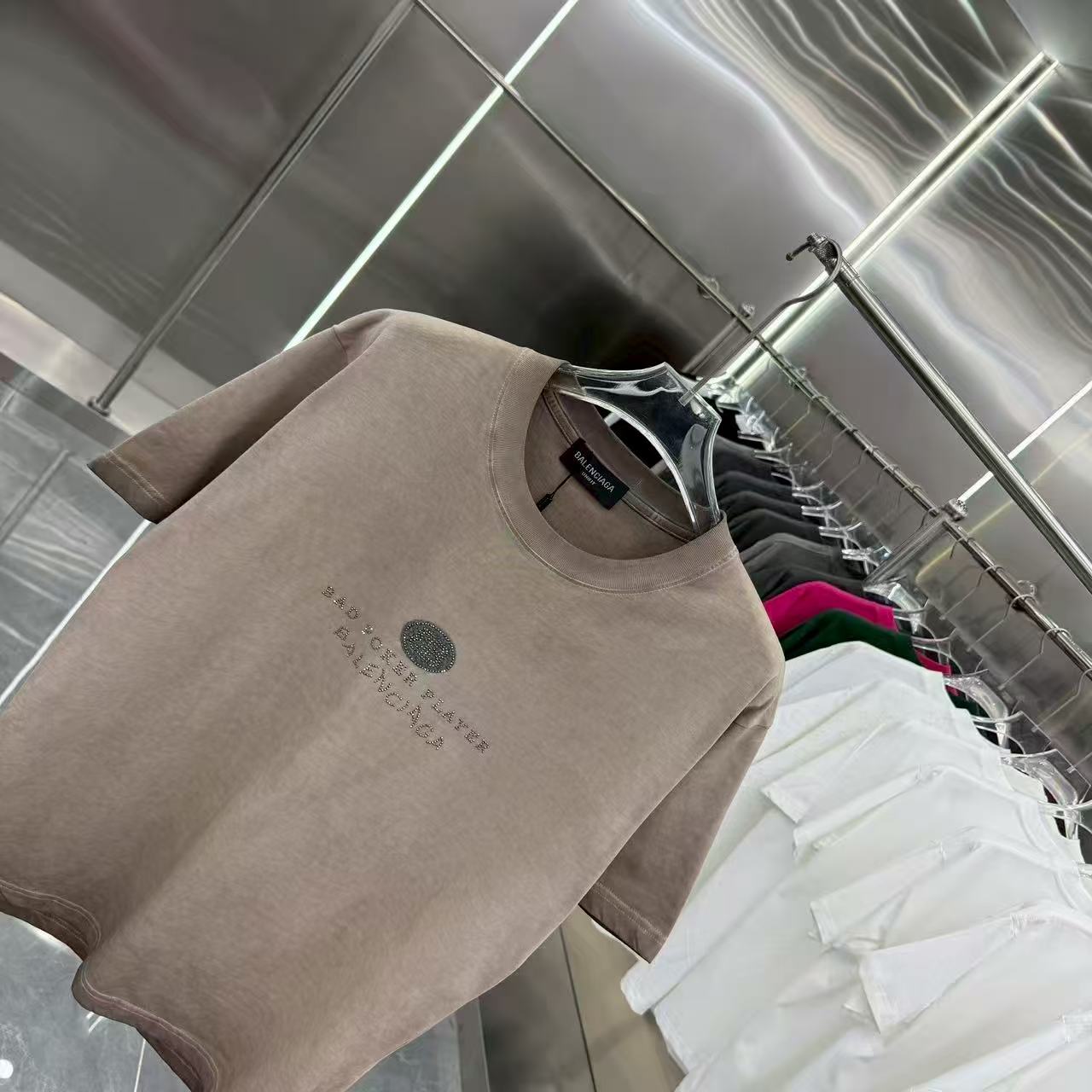 New round neck short sleeved shirt