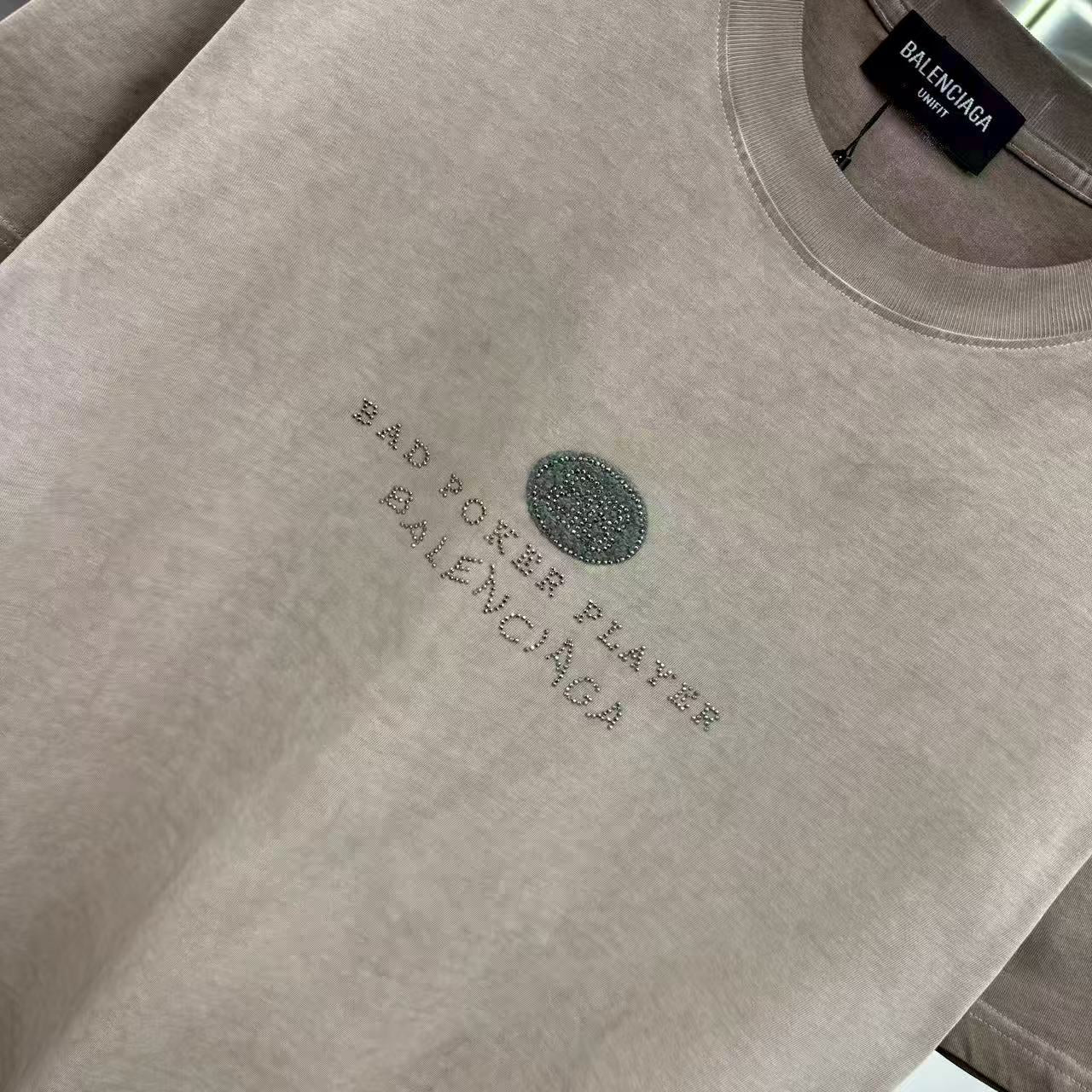 New round neck short sleeved shirt