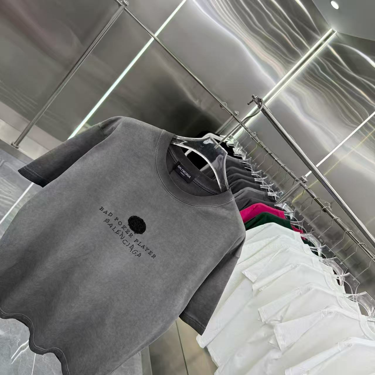 New round neck short sleeved shirt
