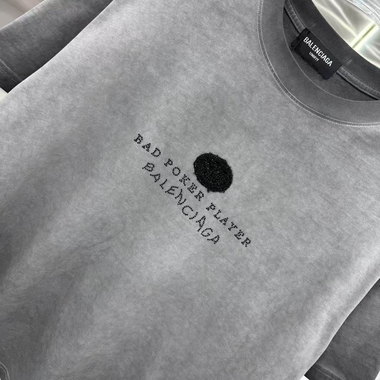 New round neck short sleeved shirt
