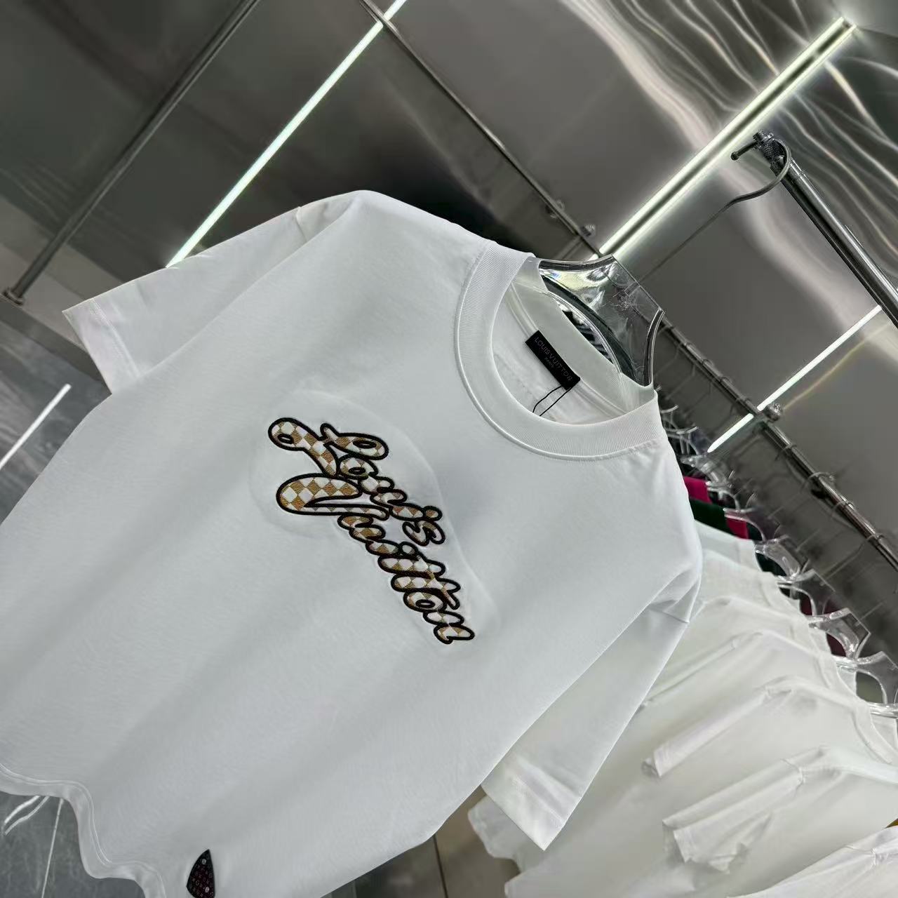 New round neck short sleeved shirt