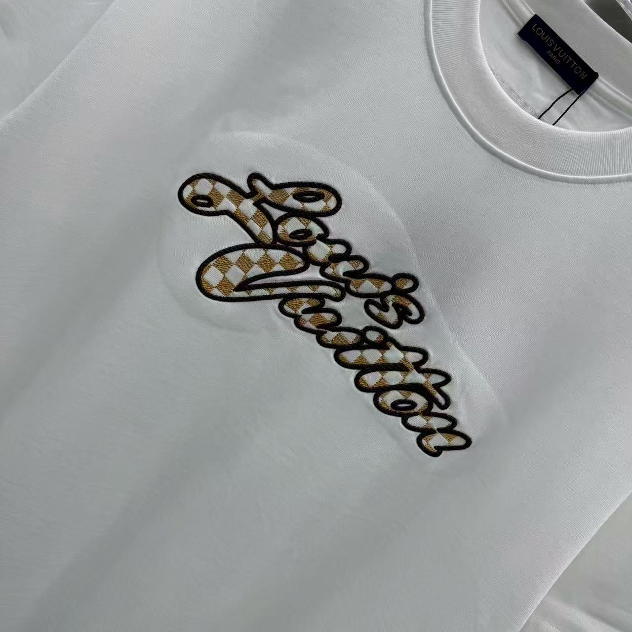 New round neck short sleeved shirt