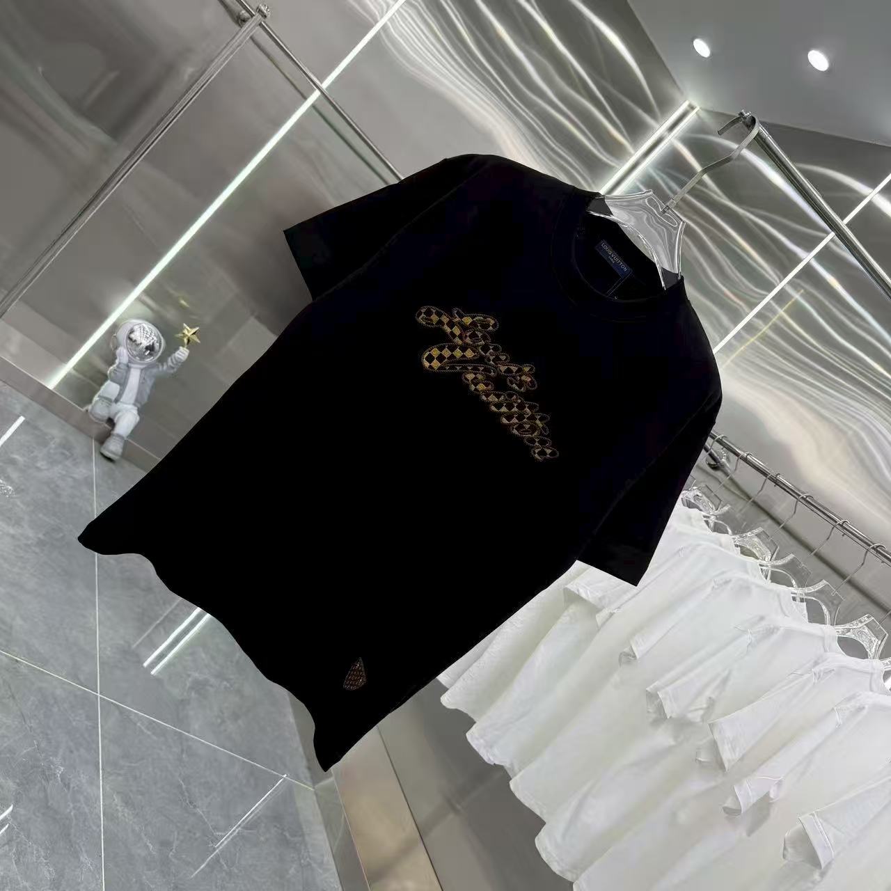 New round neck short sleeved shirt