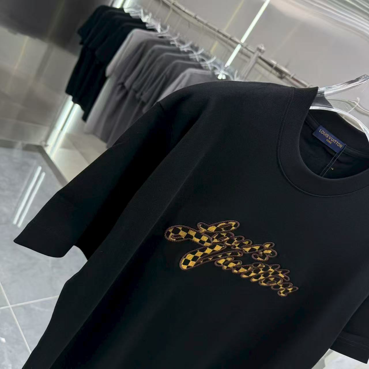 New round neck short sleeved shirt