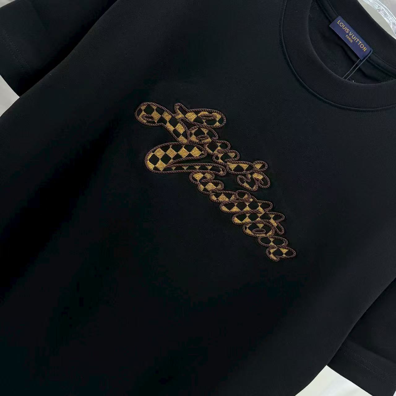 New round neck short sleeved shirt
