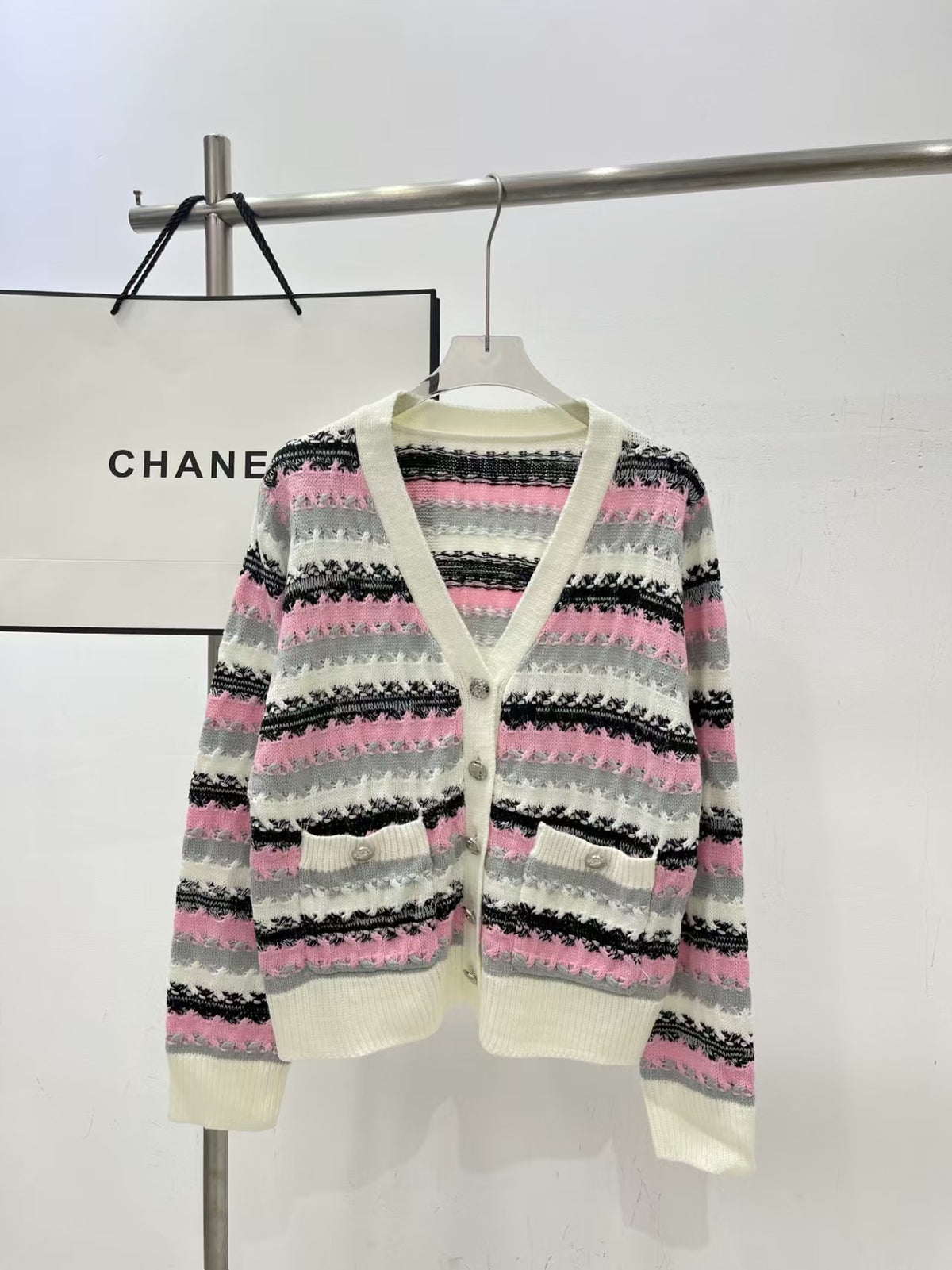 Striped striped V-neck pocket cardigan