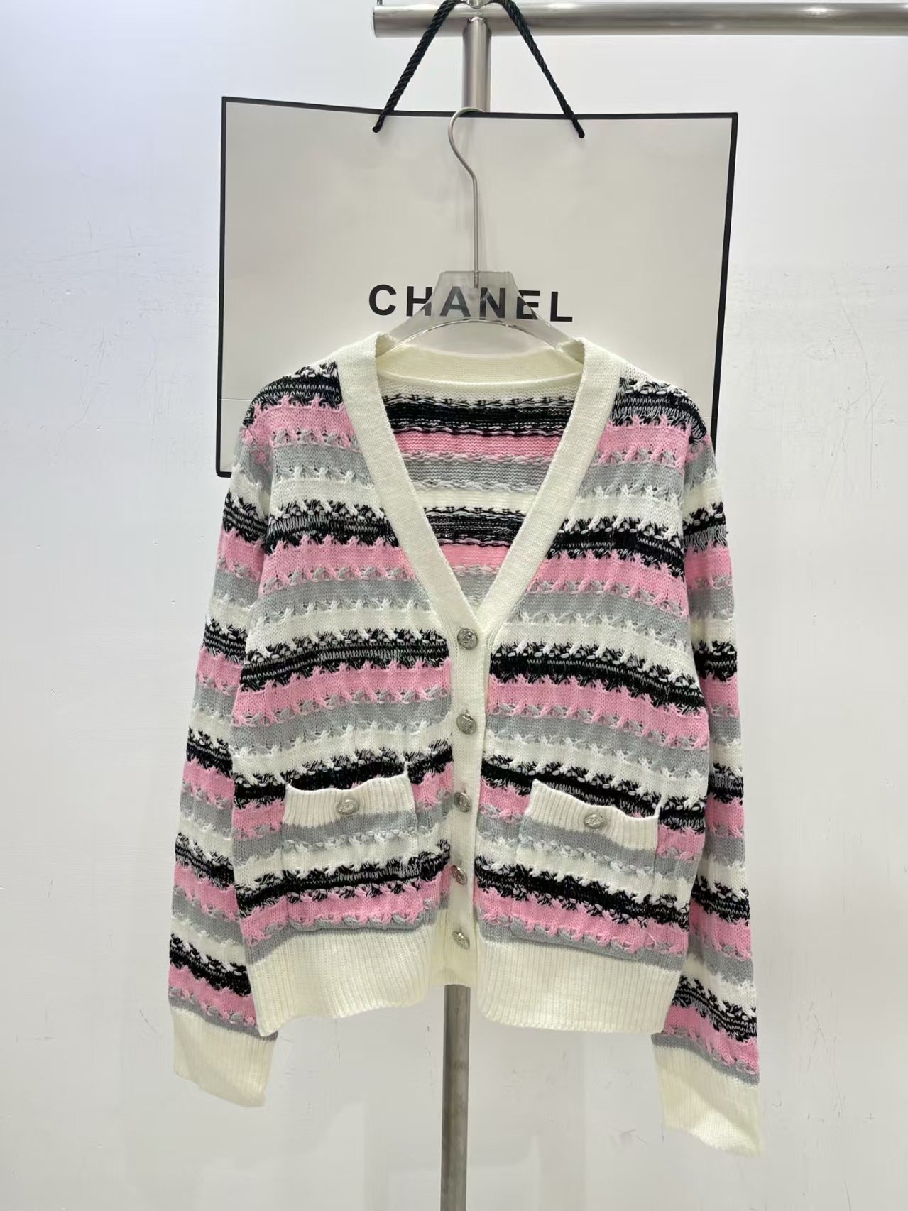Striped striped V-neck pocket cardigan