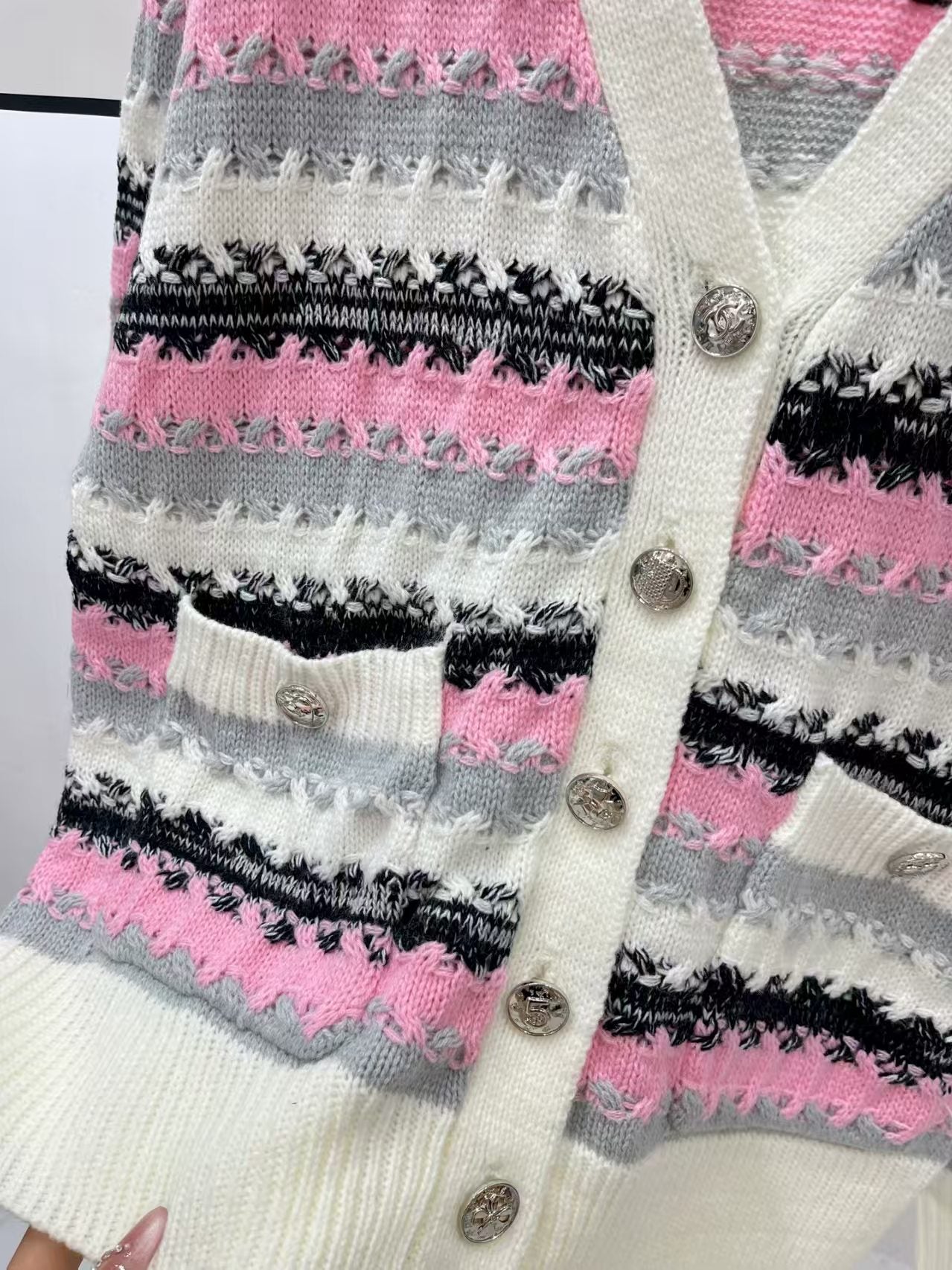 Striped striped V-neck pocket cardigan