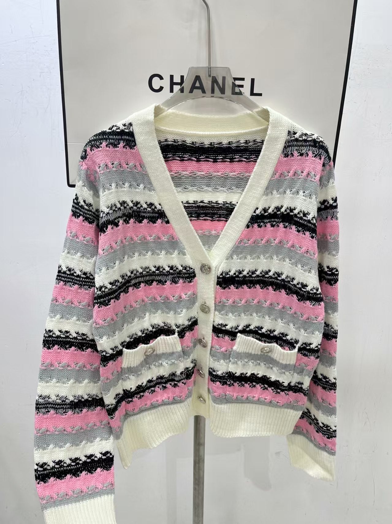 Striped striped V-neck pocket cardigan