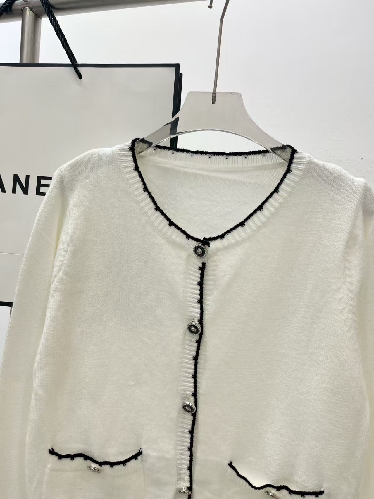 Black border contrasting pocket round neck cardigan