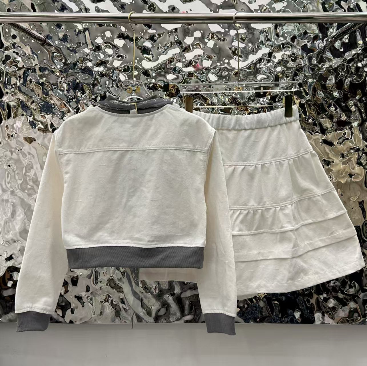 New women's short skirt set