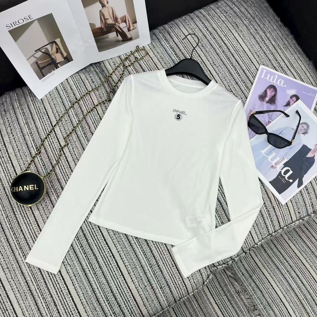 Women's sequined letter printed round neck long sleeved shirt