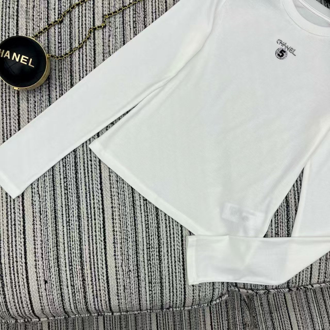 Women's sequined letter printed round neck long sleeved shirt